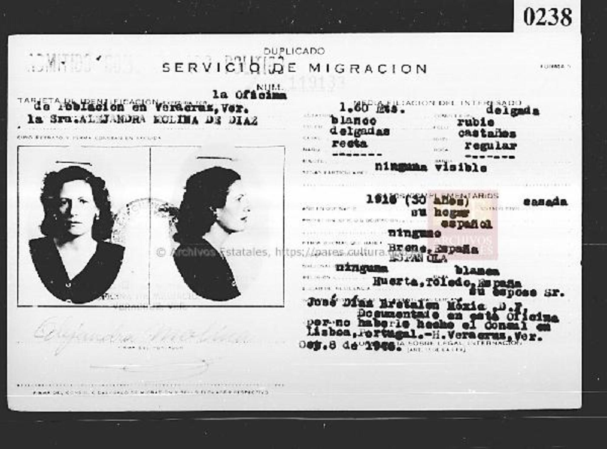 Tarjeta migración Alejandra Molina Zamora